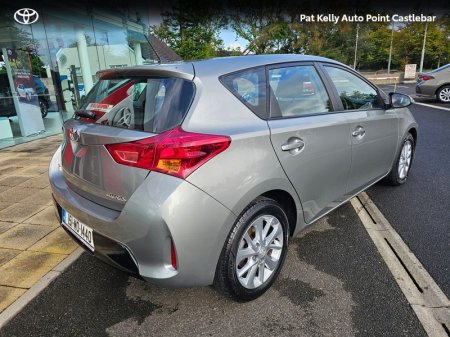 2015 Toyota Auris - photo 2