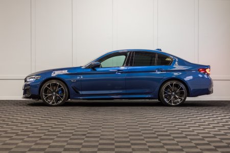 2023 BMW 5-Series - photo 3