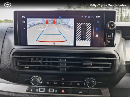 2025 Toyota Proace - photo 13