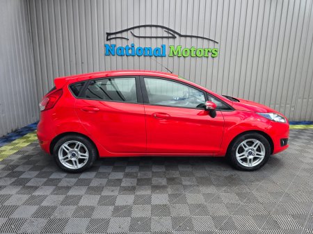 2015 Ford Fiesta - photo 2