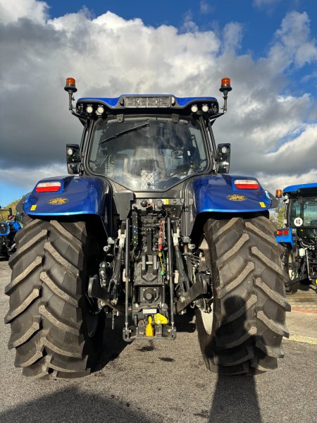0 New Holland T7.225 - photo 4
