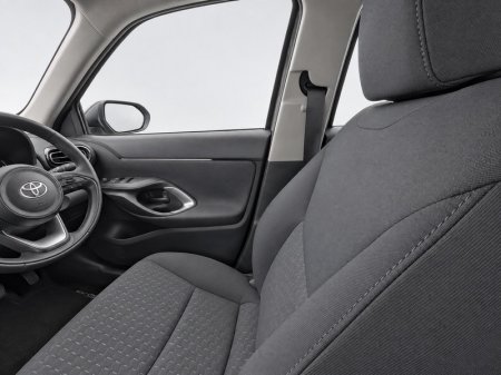 2026 Toyota Yaris Cross - photo 13
