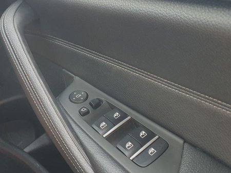 2023 BMW 5-Series - photo 23