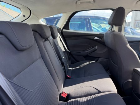 2016 Ford Focus - photo 16