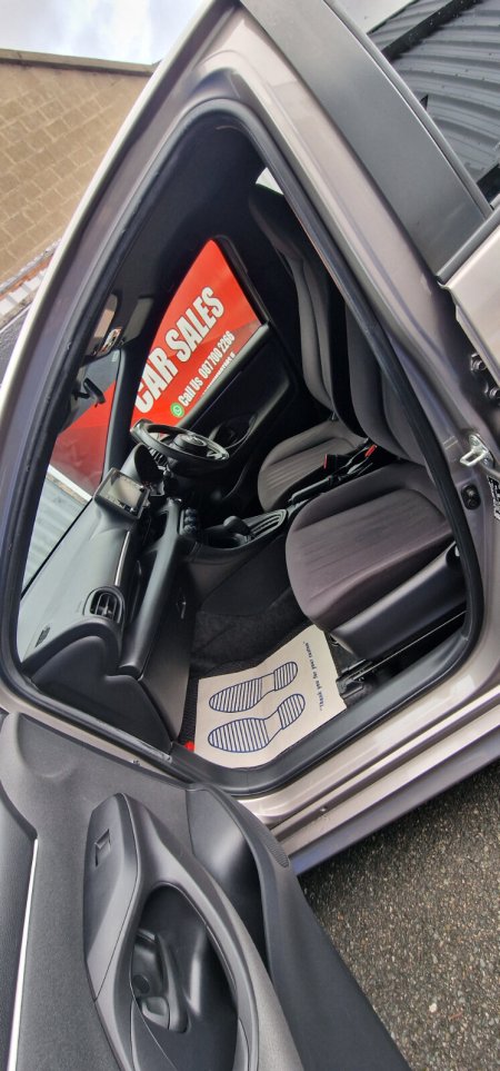 2022 Toyota Yaris - photo 8