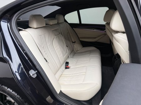 2022 BMW 5-Series - photo 10