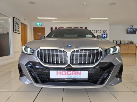 2025 BMW 5-Series - photo 2