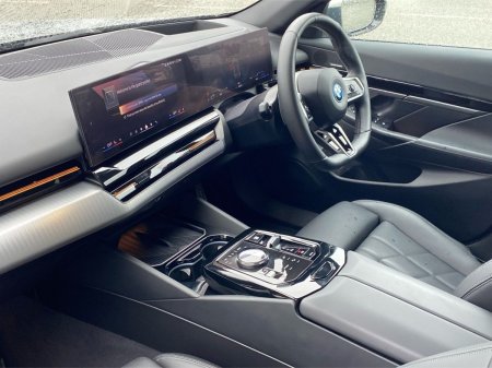 2024 BMW 5-Series - photo 7