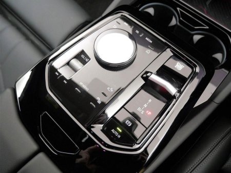 2024 BMW 5-Series - photo 10