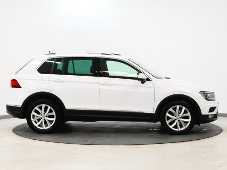 2020 Volkswagen Tiguan - photo 2