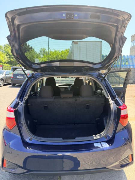 2019 Toyota Vitz - photo 7
