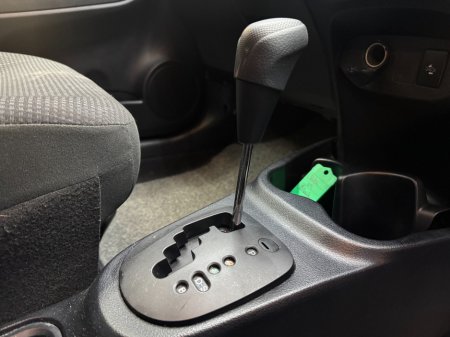 2019 Toyota Vitz - photo 10