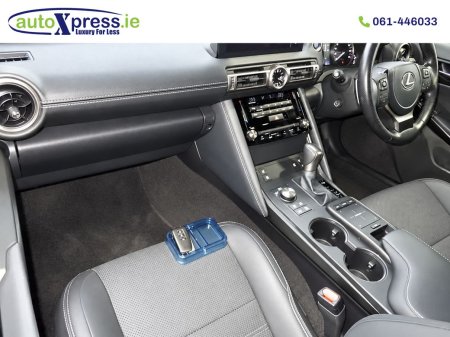 2021 Lexus IS - photo 2