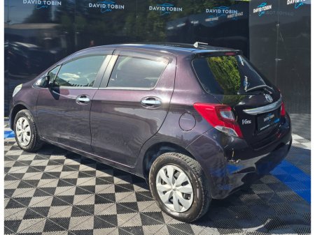 2015 Toyota Vitz - photo 10