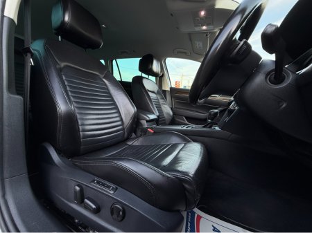 2018 Volkswagen Passat - photo 2