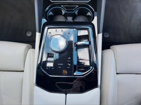 2024 BMW 5-Series - photo 10