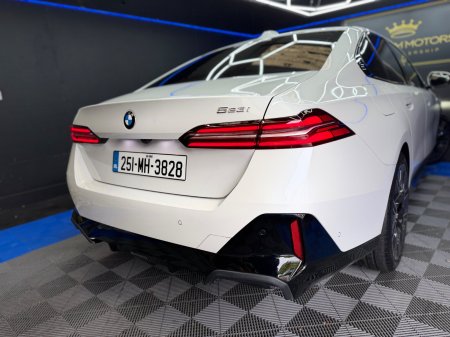 2025 BMW 5-Series - photo 10