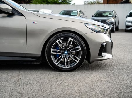 2024 BMW 5-Series - photo 4