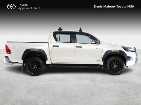 2025 Toyota Hilux - photo 3
