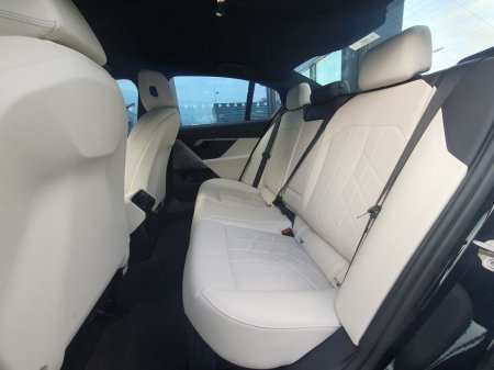 2024 BMW 5-Series - photo 7