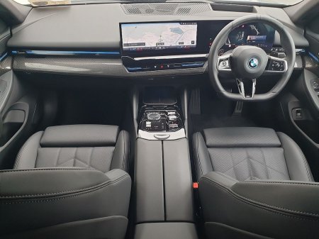 2024 BMW 5-Series - photo 7