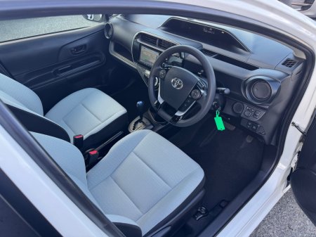 2021 Toyota Aqua - photo 8