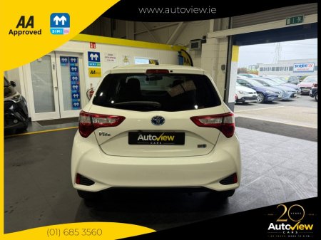 2019 Toyota Vitz - photo 6