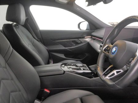 2024 BMW 5-Series - photo 12