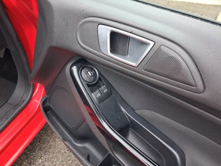 2014 Ford Fiesta - photo 9
