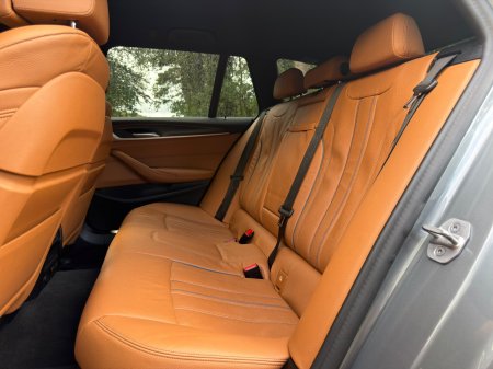 2023 BMW 5-Series - photo 11