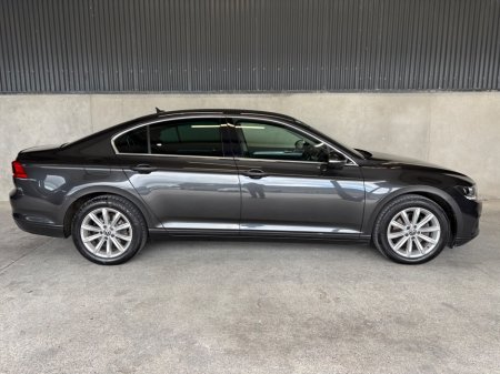 2021 Volkswagen Passat - photo 2