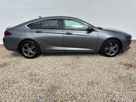 2020 Opel Insignia - photo 2