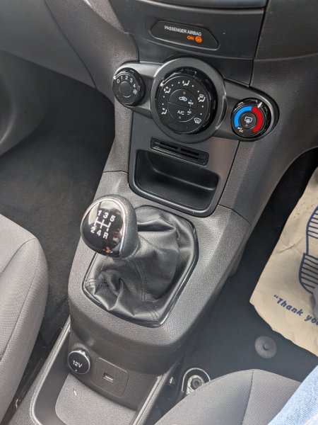 2017 Ford Fiesta - photo 22