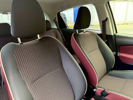2017 Toyota Vitz - photo 10