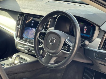 2022 Volvo V90 - photo 8