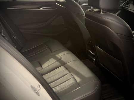 2023 BMW 5-Series - photo 10