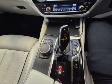 2021 BMW 5-Series - photo 15