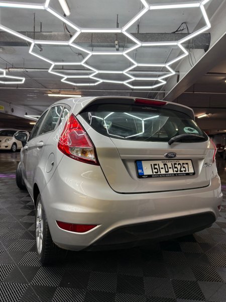 2015 Ford Fiesta - photo 2