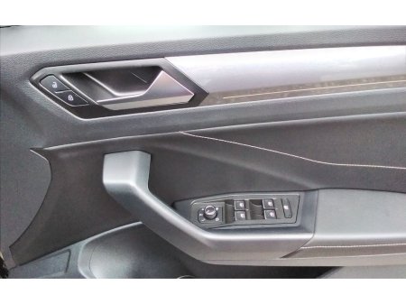 2025 Volkswagen T-Roc - photo 11