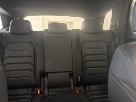 2020 Volkswagen Touareg - photo 16