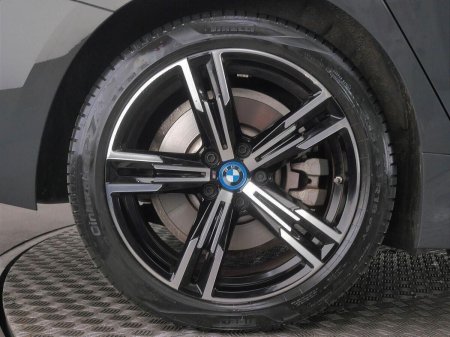 2025 BMW 3-Series - photo 14