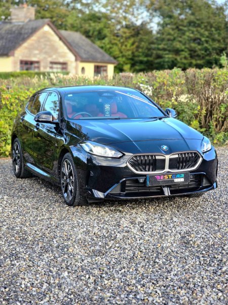 2025 BMW 1-Series - photo 3