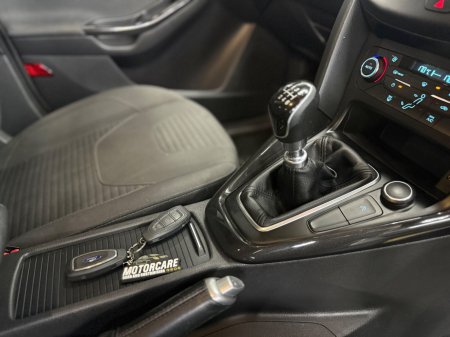 2017 Ford Focus - photo 31