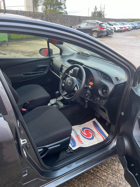 2018 Toyota Vitz - photo 15