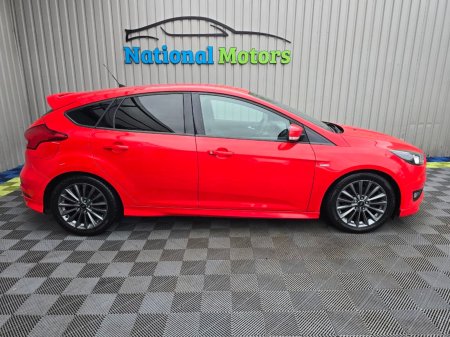 2017 Ford Focus - photo 2