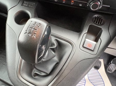 2020 Peugeot Partner - photo 16
