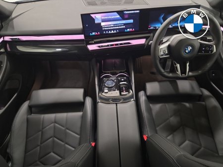 2025 BMW 5-Series - photo 4
