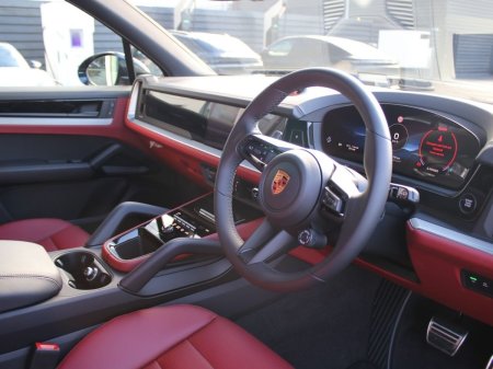 2026 Porsche Cayenne - photo 8