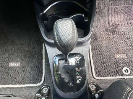 2019 Toyota Vitz - photo 9