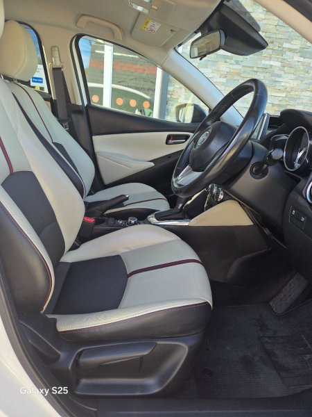 2015 Mazda Demio - photo 14